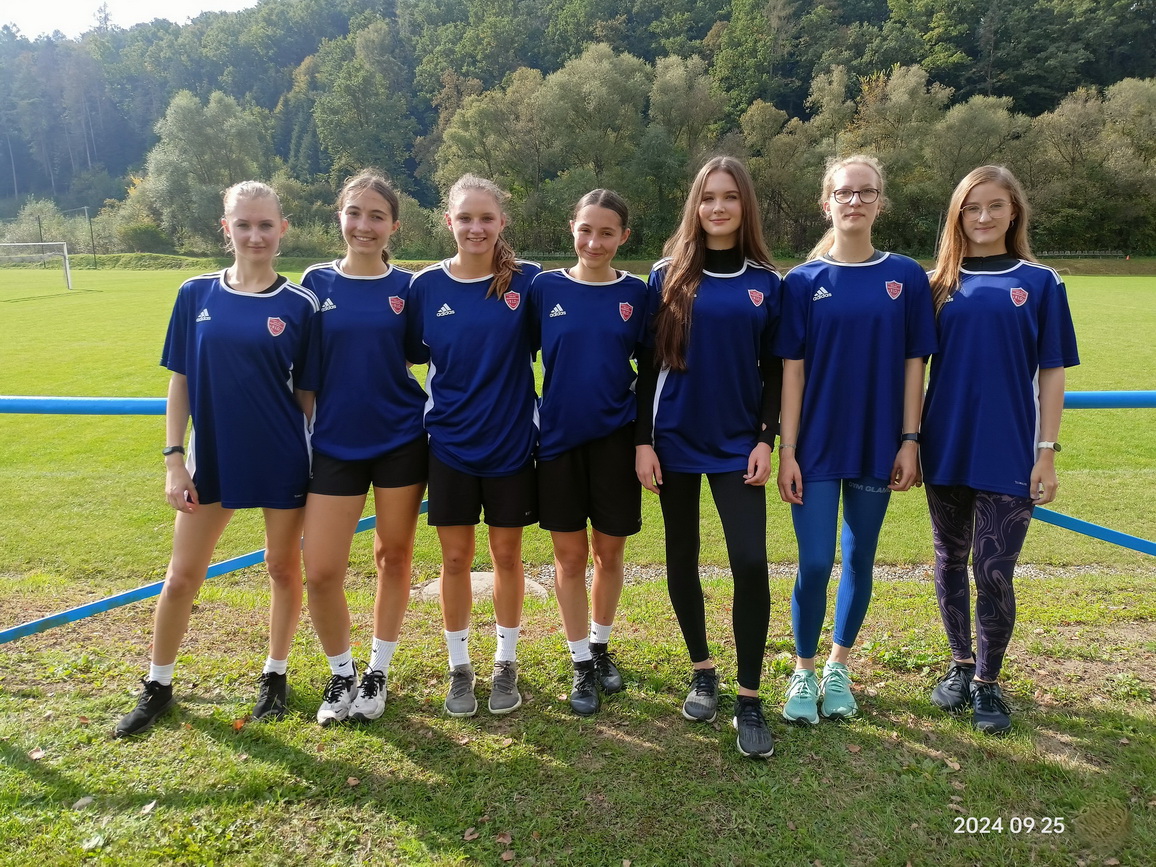 Zdjęcie Sztafetowe Biegi Przełajowe Dziewcząt 09 (1)c20973a8-a456-45cd-8676-04e695f8eedd.jpg w galerii Sztafetowe Biegi Przełajowe Dziewcząt 09.2024